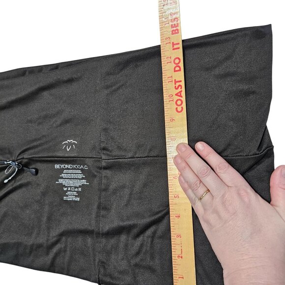 Beyond Yoga NWOT Grey‎ Infinity Scarf Zipper Pocket Lightweight Womens Accessory - Picture 4 of 5